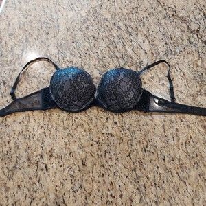 Victoria's Secret Very Sexy Black Lace Overlay Push-Up Bra Underwire Size 34C